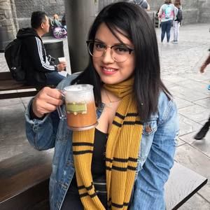 Meet your Posher, Claudia